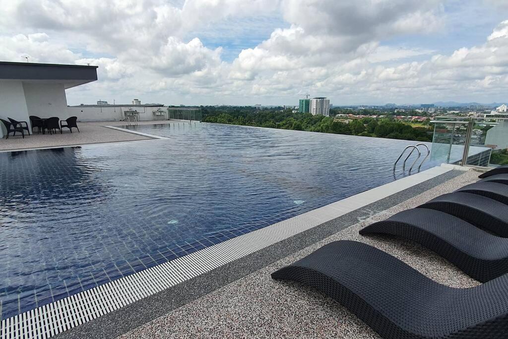 Kozi Square New Sgh Cozy Home 7A กูชิง ภายนอก รูปภาพ
